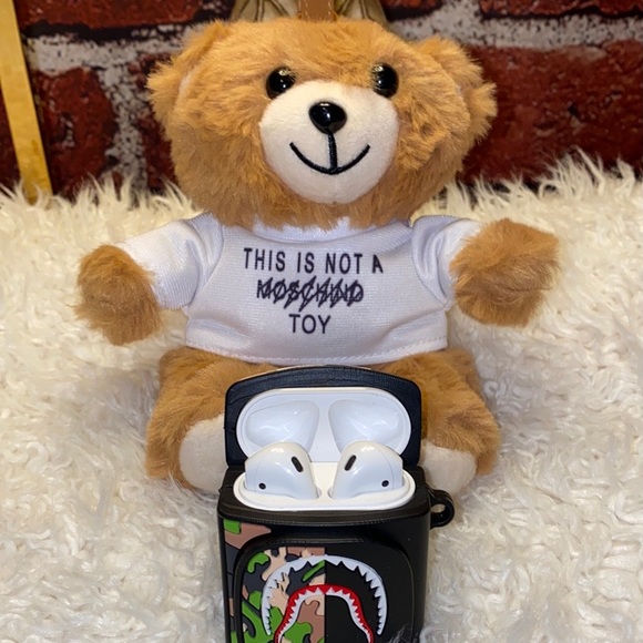 Camo Shark Backpack AirPods Pro Case - Picture 5 of 7